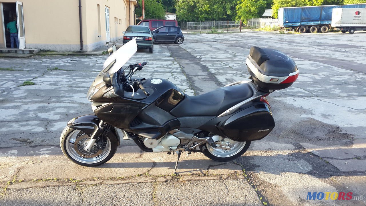 2006' Honda Deauville 700 photo #5