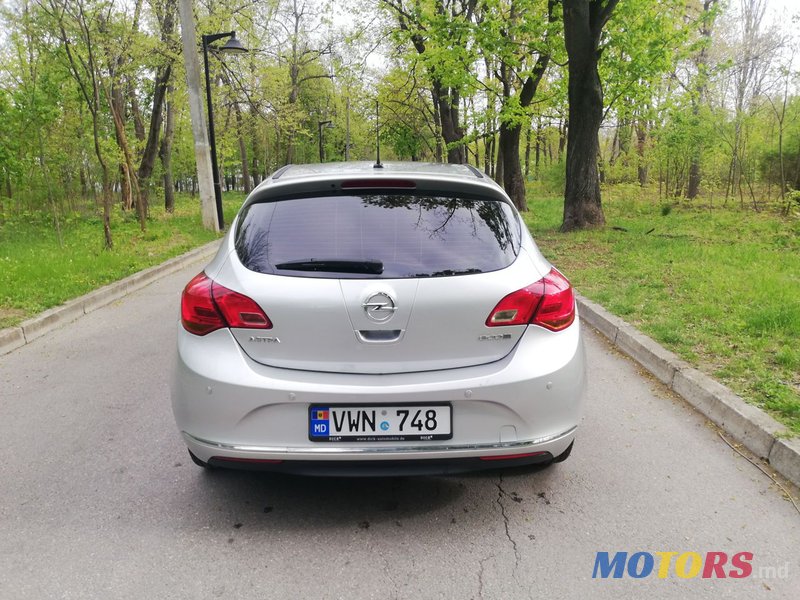 2013' Opel Astra photo #3