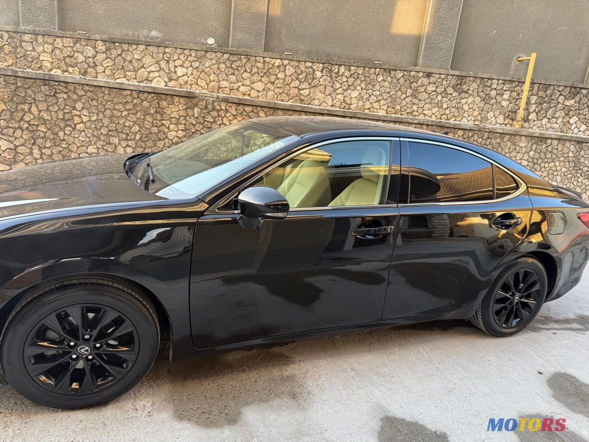 2013' Lexus Es Series photo #2