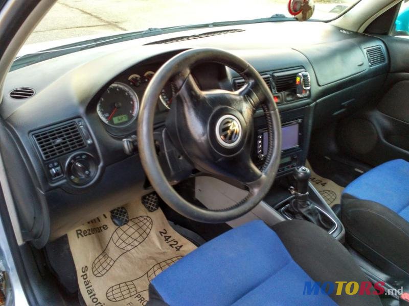 2004' Volkswagen Golf photo #3