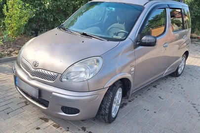 2004' Toyota Yaris Verso