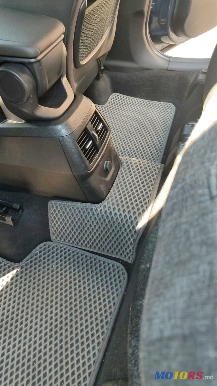 2018' BMW 216D photo #5