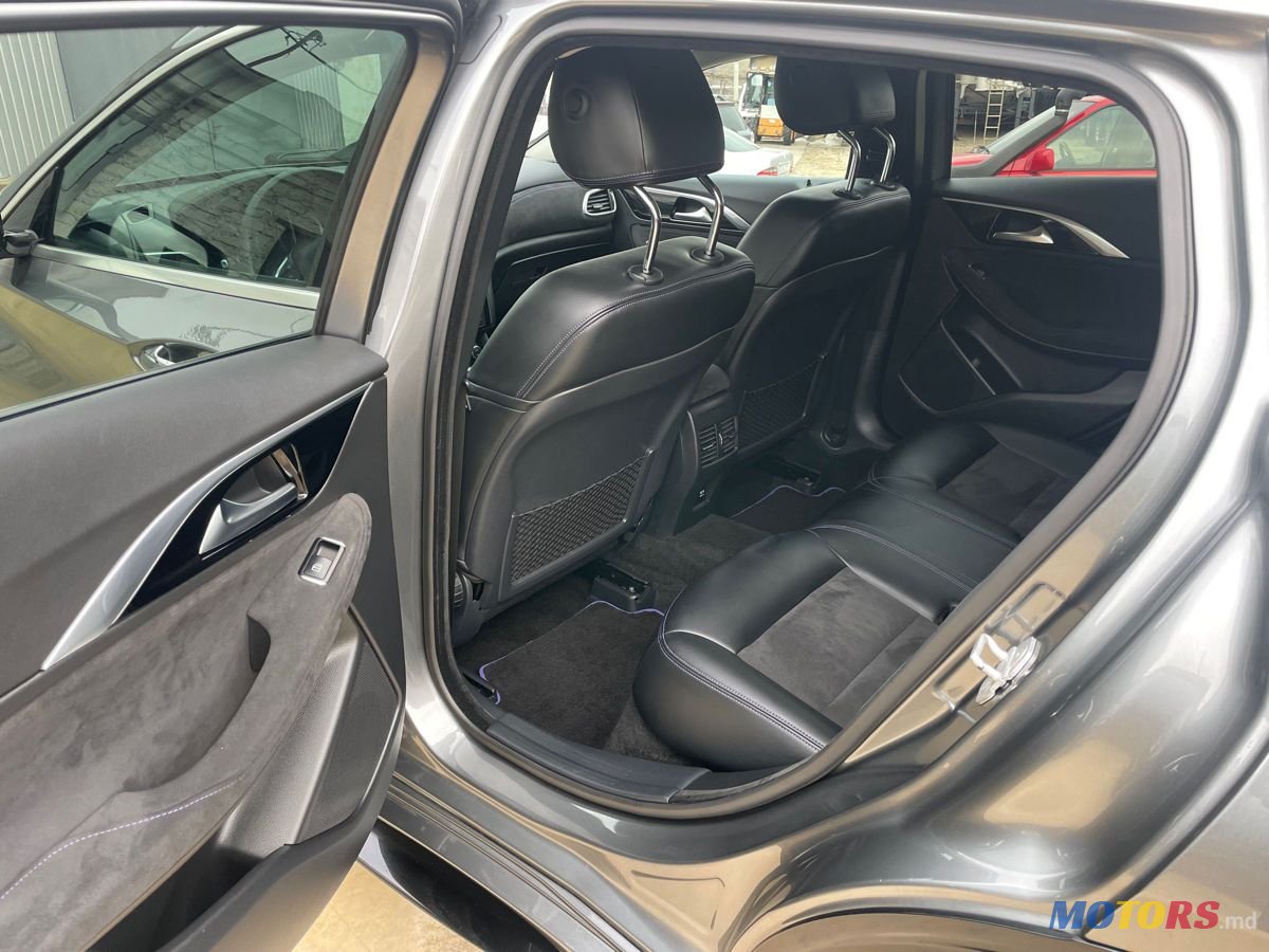 2016' Infiniti Qx30 photo #5