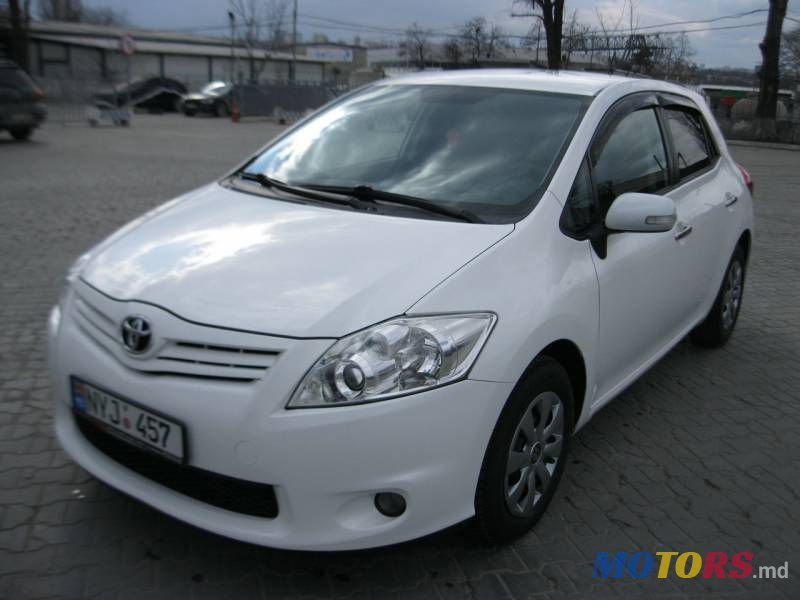 2010' Toyota Auris photo #2