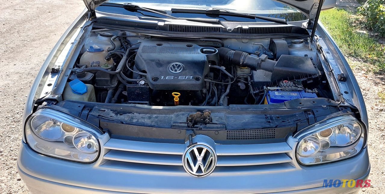 2001' Volkswagen Golf photo #5