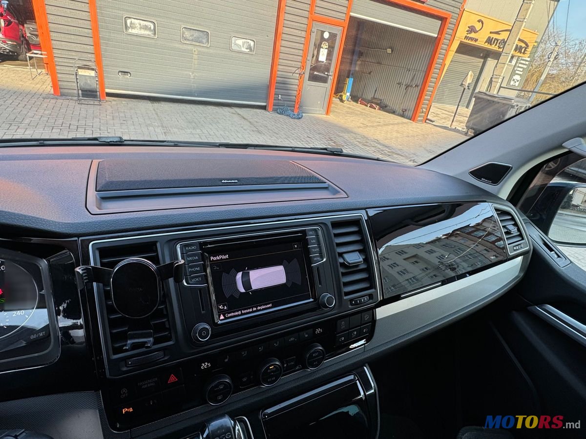2016' Volkswagen Multivan photo #6