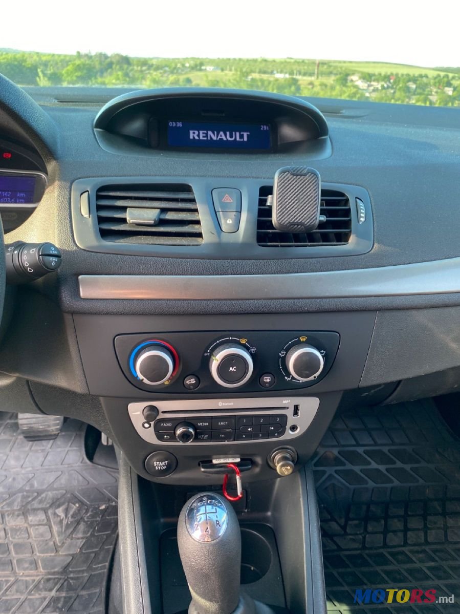 2012' Renault Megane photo #5