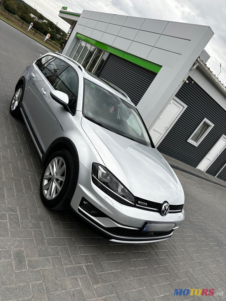 2016' Volkswagen Golf photo #5