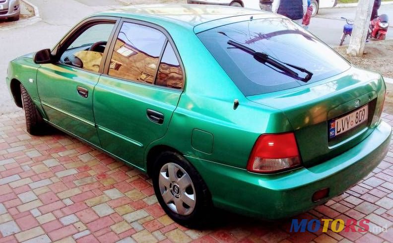 2000' Hyundai Accent photo #3