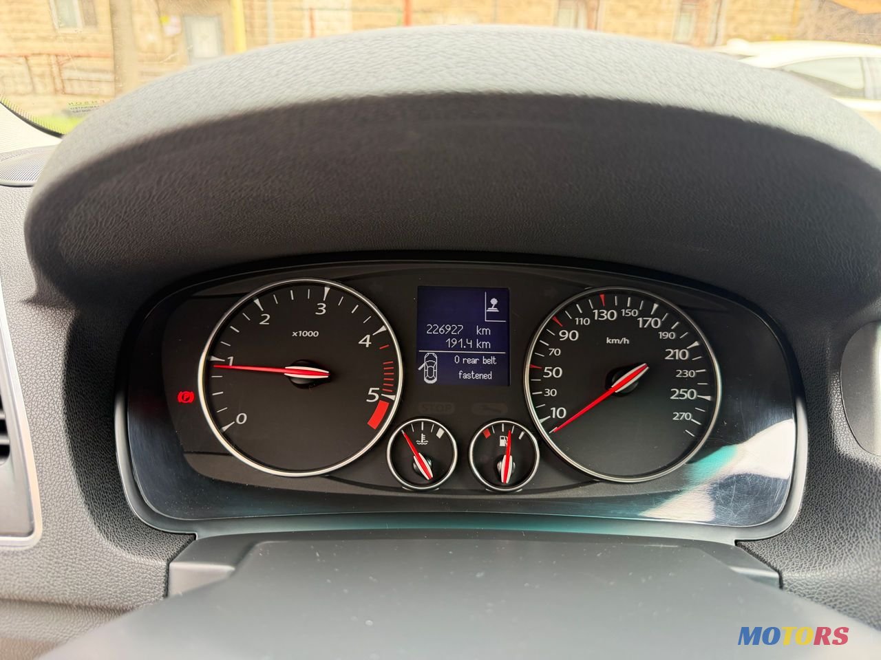 2011' Renault Laguna photo #5