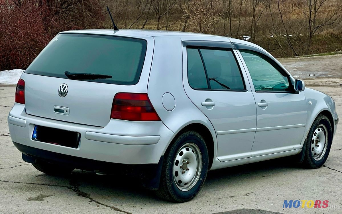 2002' Volkswagen Golf photo #2