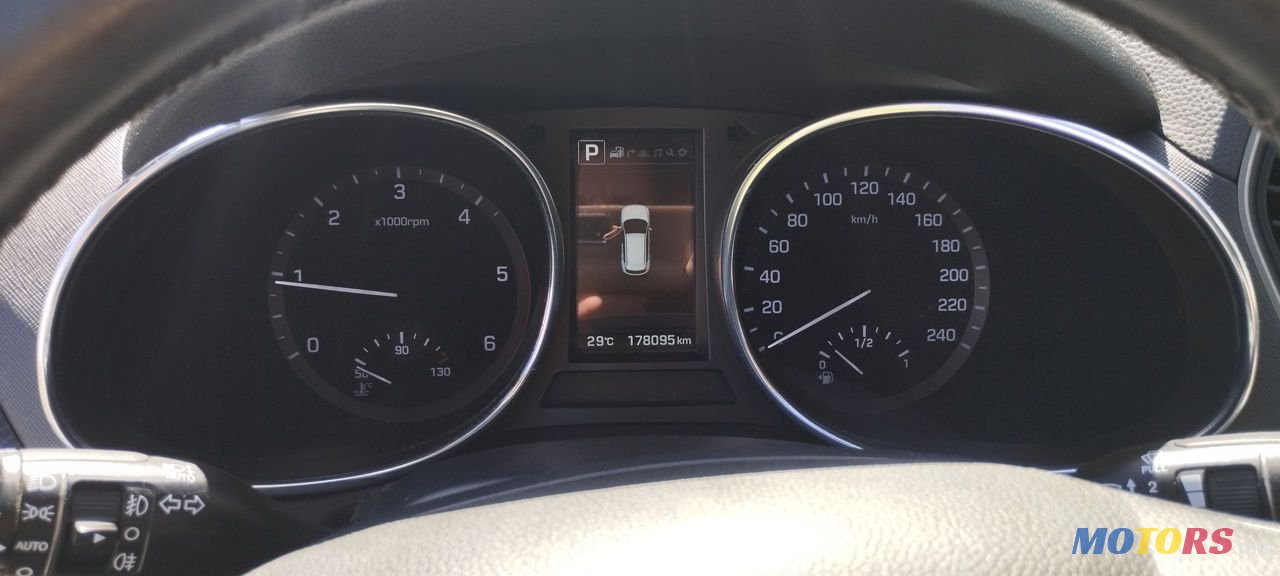 2016' Hyundai Santa Fe photo #2