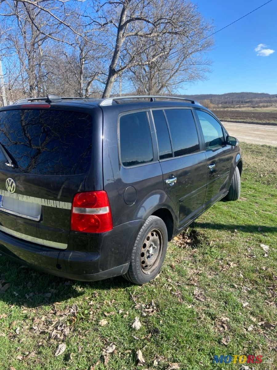 2005' Volkswagen Touran photo #3