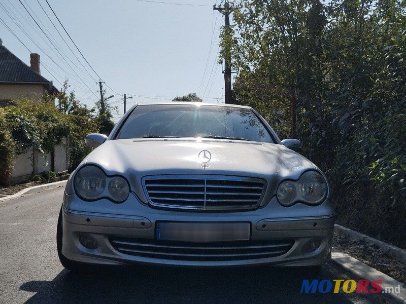 2004' Mercedes-Benz C Класс photo #2