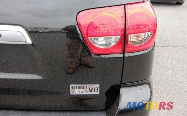 2012' Toyota Sequoia photo #5