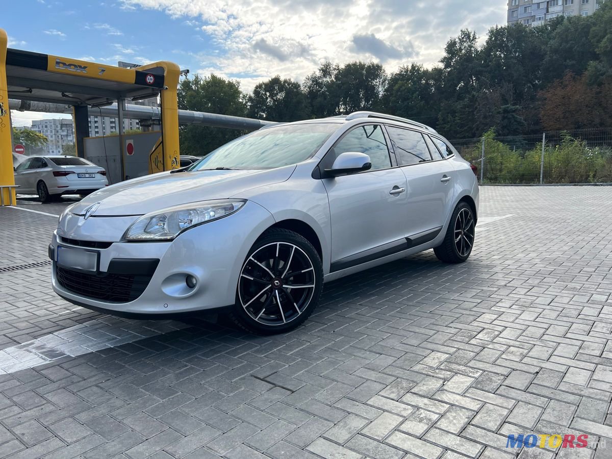 2012' Renault Megane photo #5