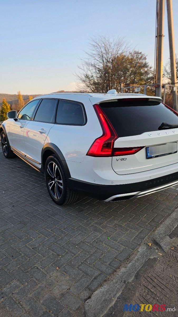 2018' Volvo V90 Cross Country photo #6