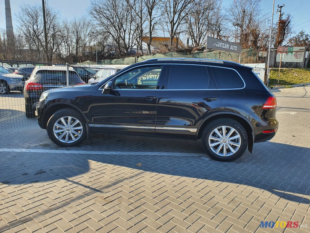 2013' Volkswagen Touareg photo #1