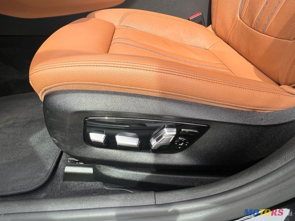 2019' BMW 5 Series photo #6