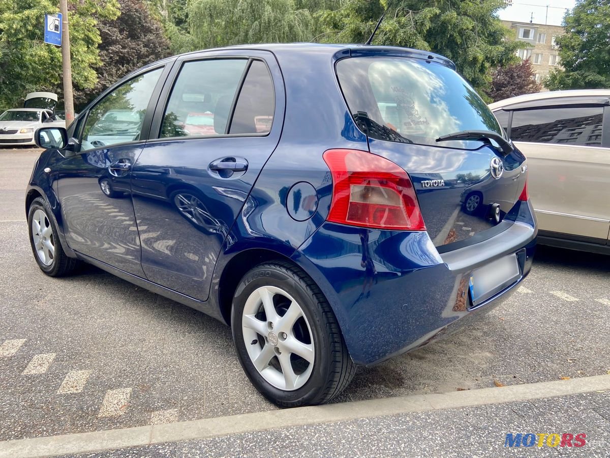 2009' Toyota Yaris photo #4