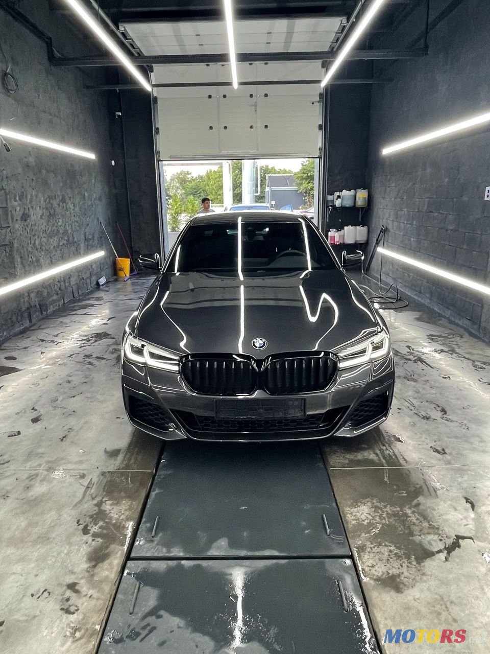 2021' BMW 5 Series photo #1