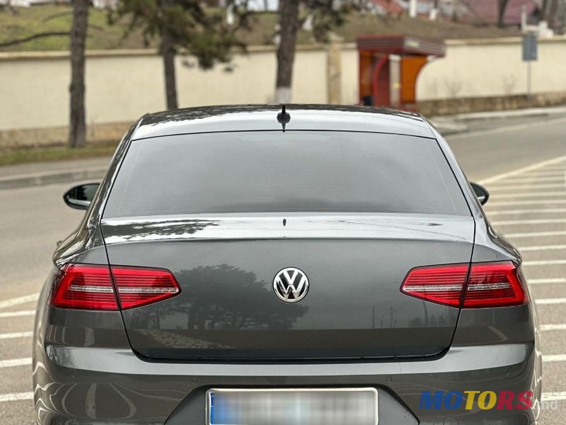 2015' Volkswagen Passat photo #5