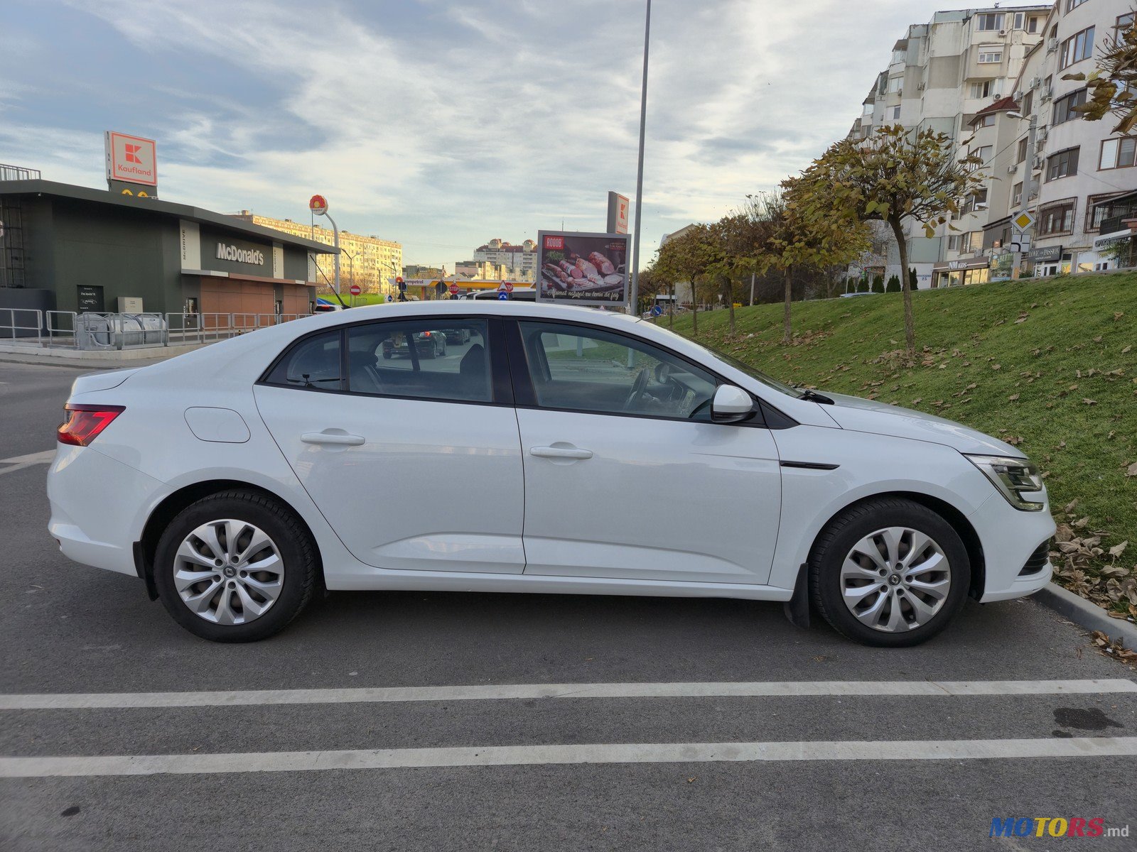 2017' Renault Megane IV photo #3