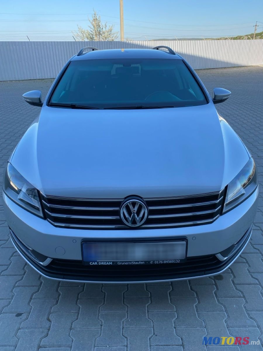 2012' Volkswagen Passat photo #5