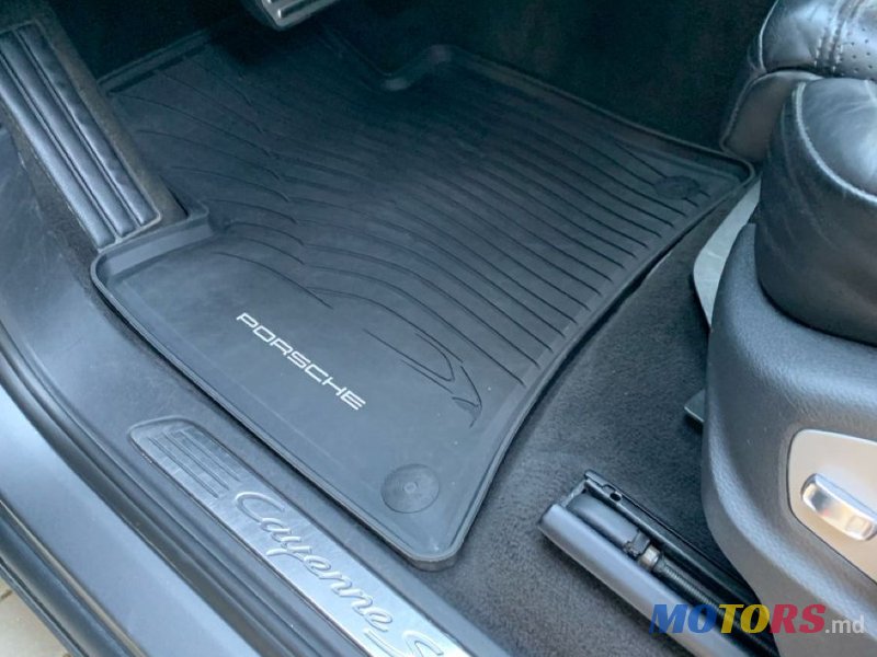 2010' Porsche Cayenne photo #3
