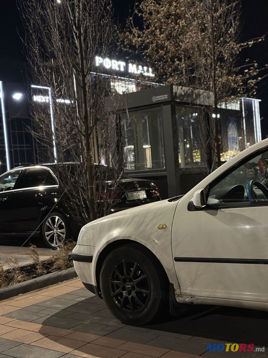 1999' Volkswagen Golf photo #2