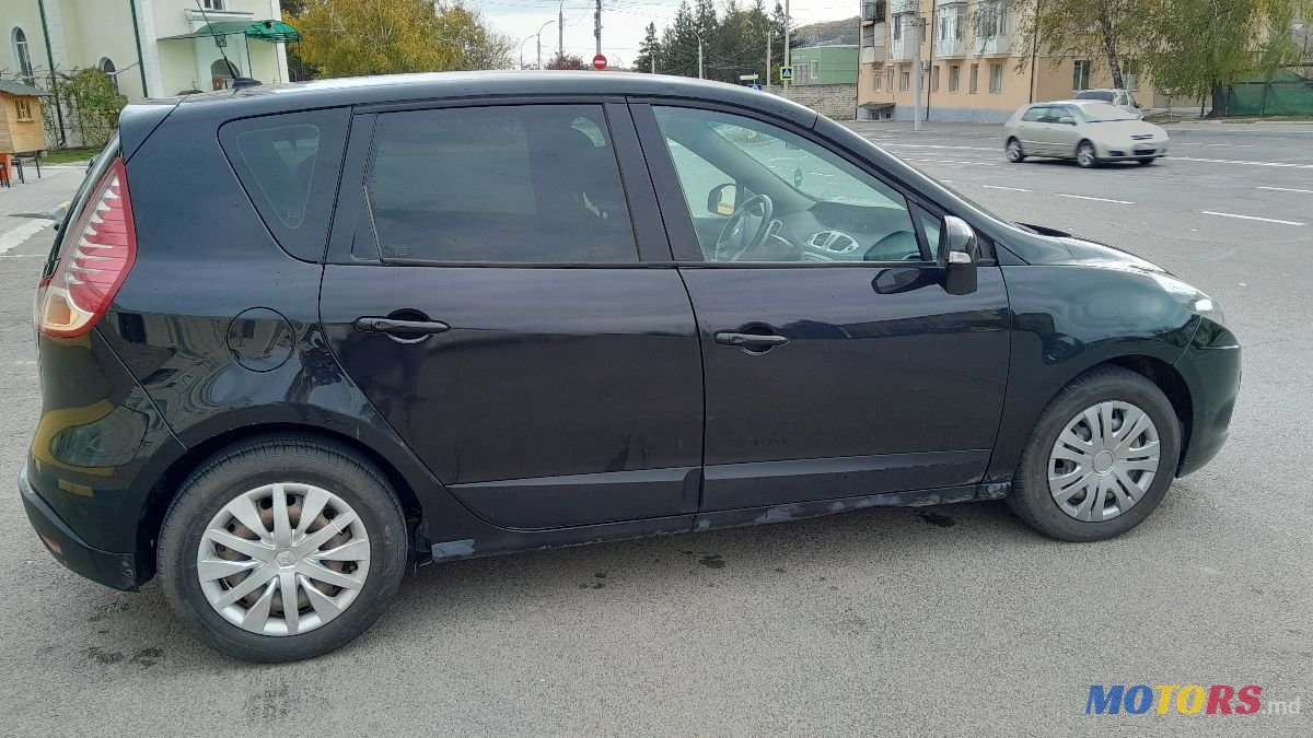2010' Renault Scenic photo #3