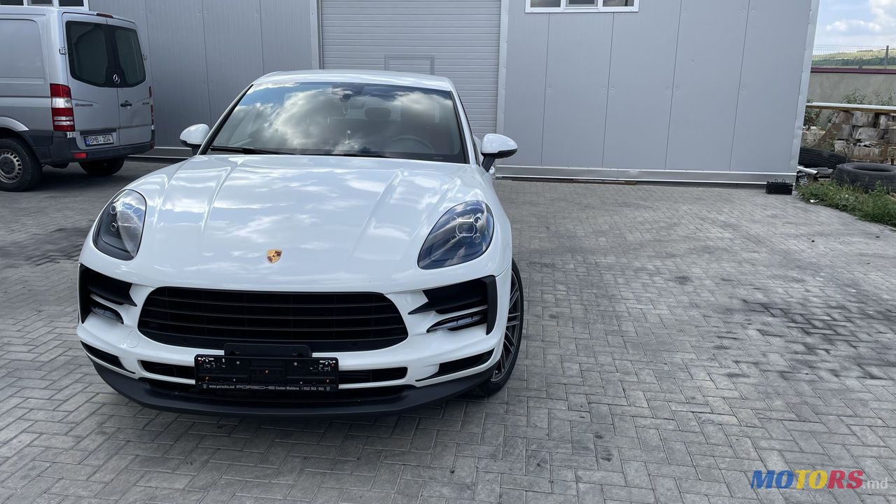 2020' Porsche Macan photo #2