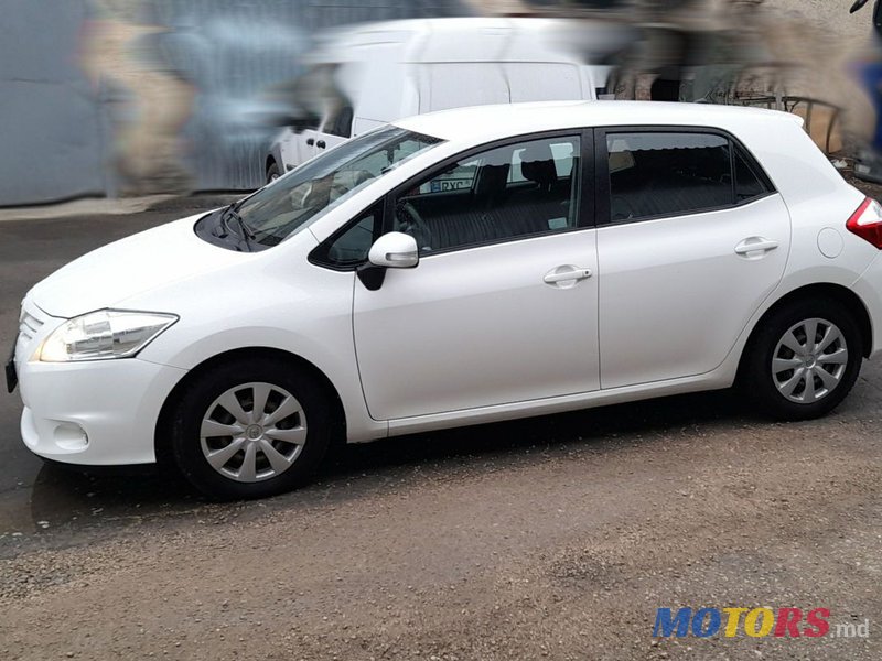 2012' Toyota Auris photo #3