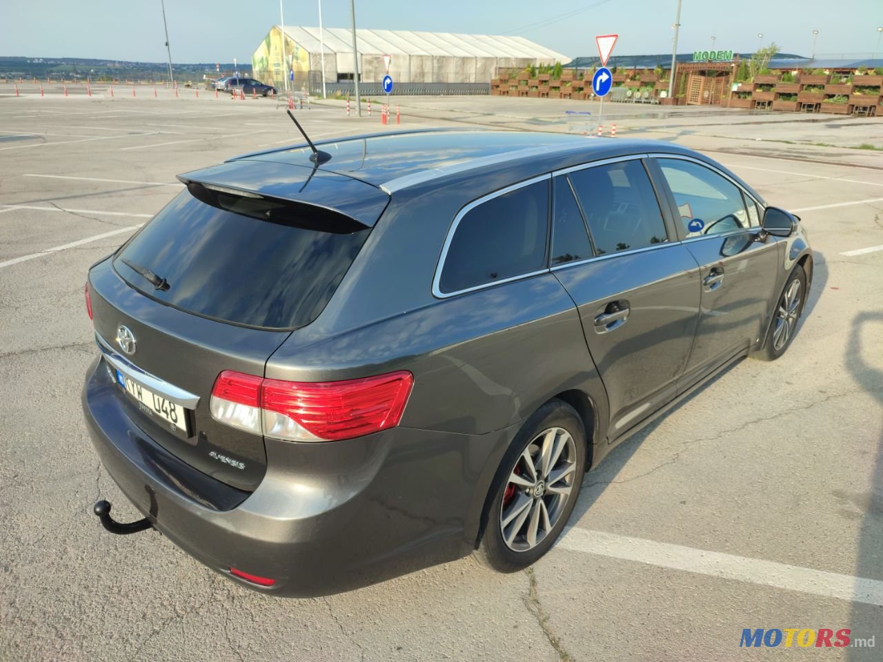 2013' Toyota Avensis photo #4