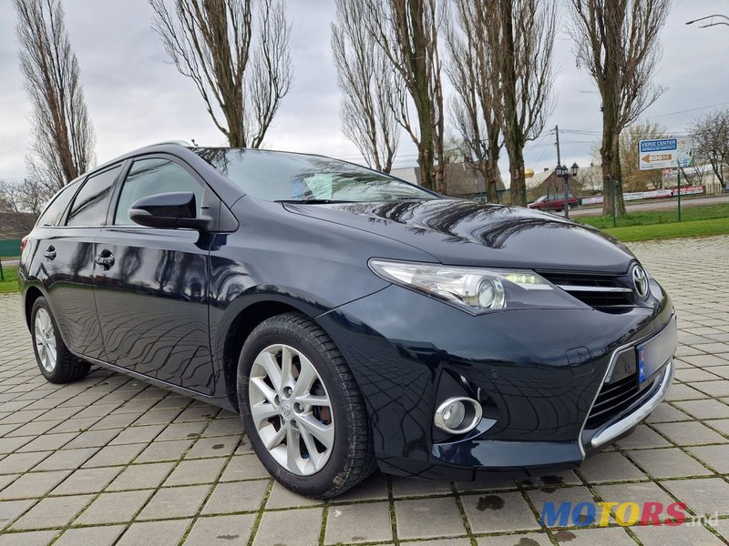 2014' Toyota Auris photo #2