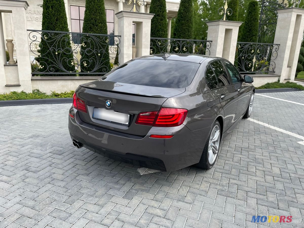 2011' BMW 5 Series photo #2
