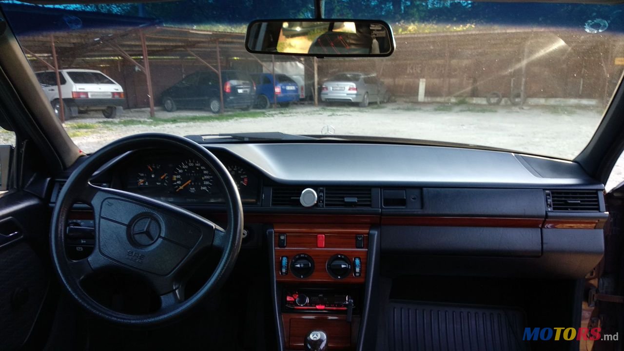 1993' Mercedes-Benz W124 photo #4