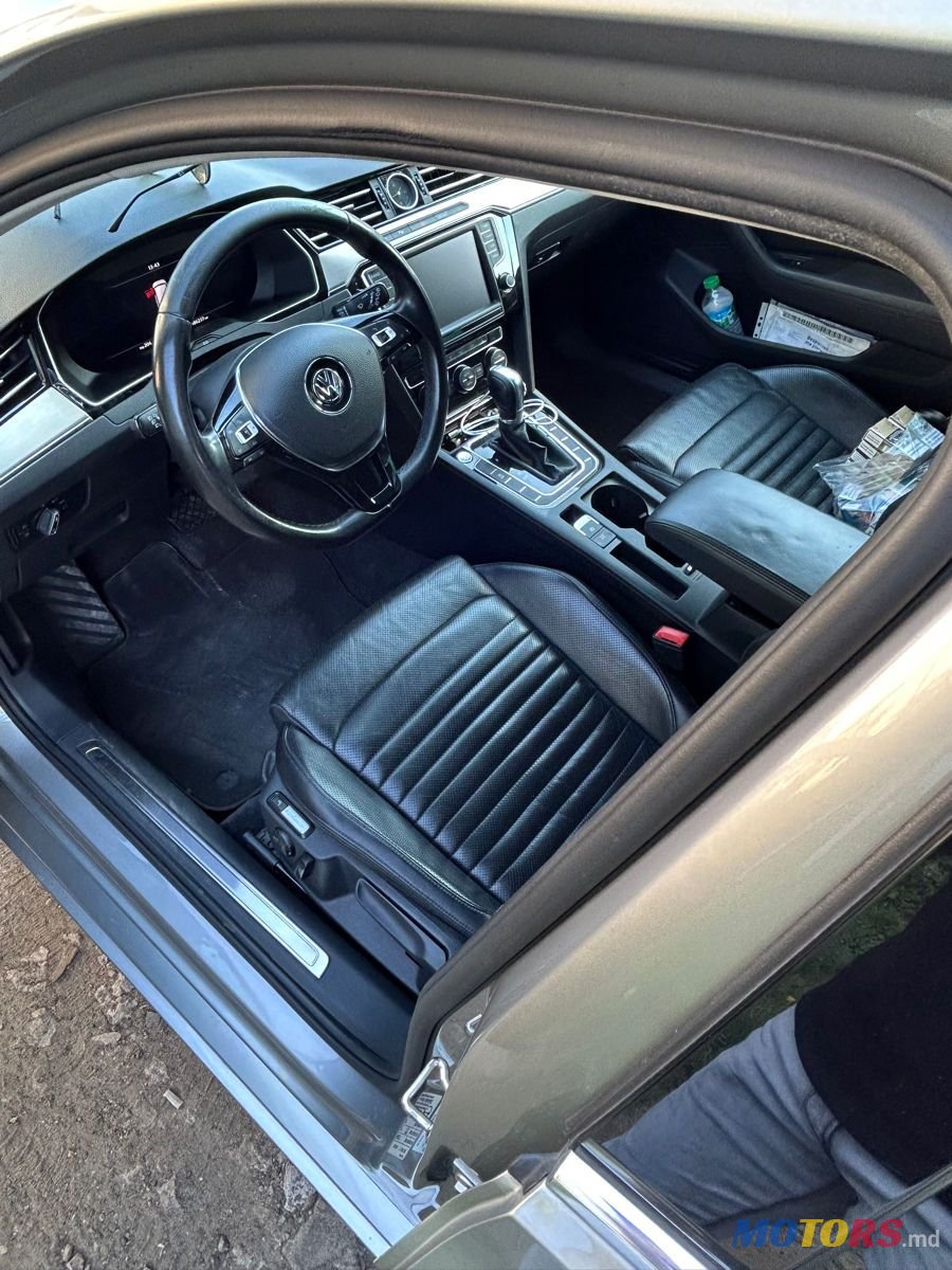 2015' Volkswagen Passat photo #6