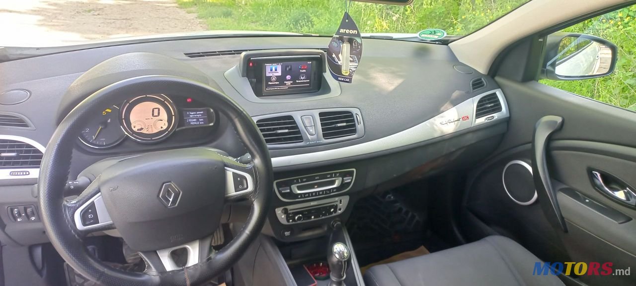 2012' Renault Megane photo #6