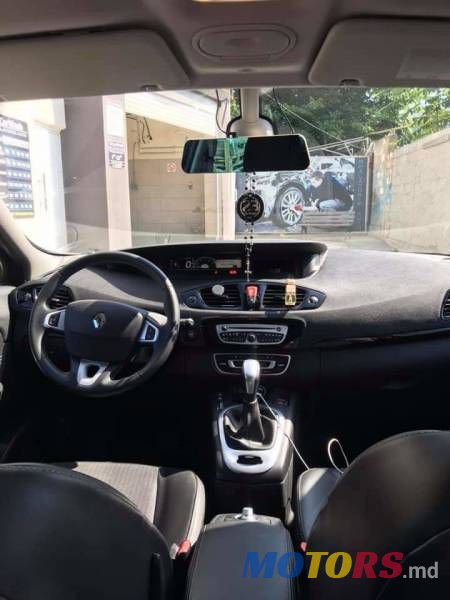 2011' Renault Grand Scenic photo #4