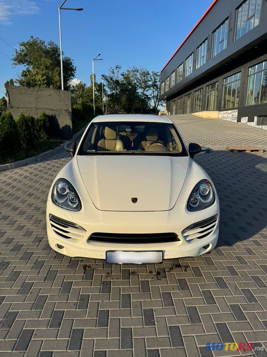 2011' Porsche Cayenne photo #2