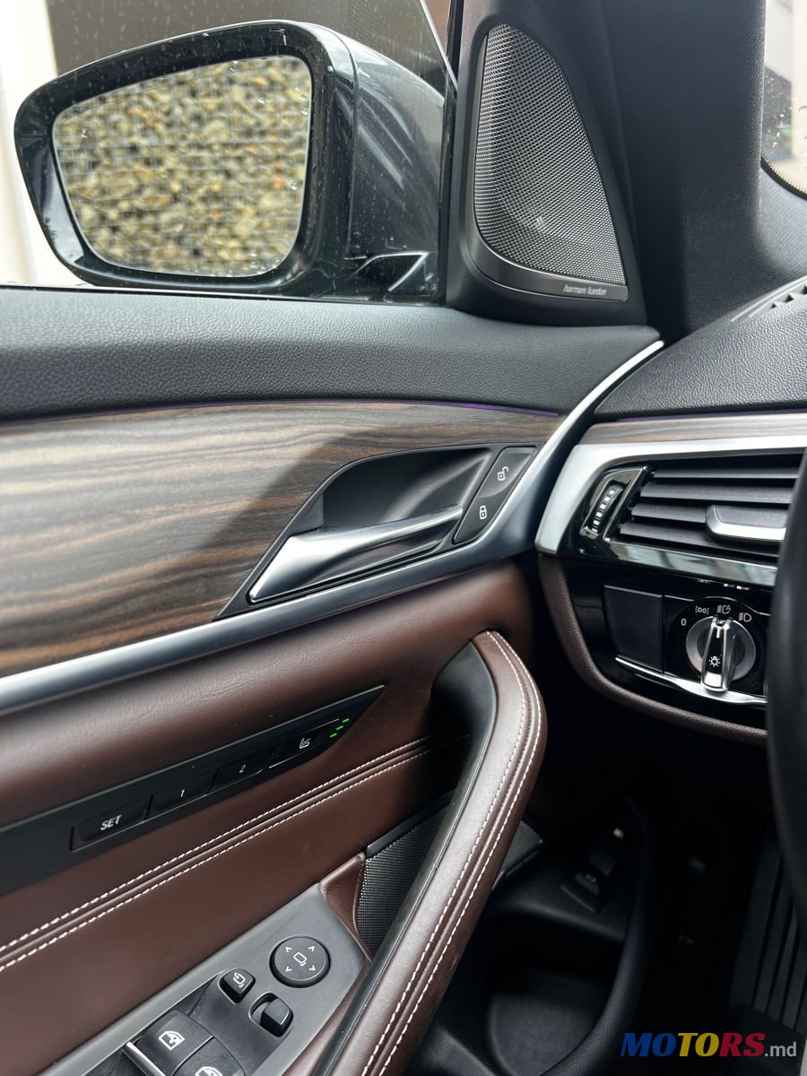 2019' BMW 5 Series photo #3