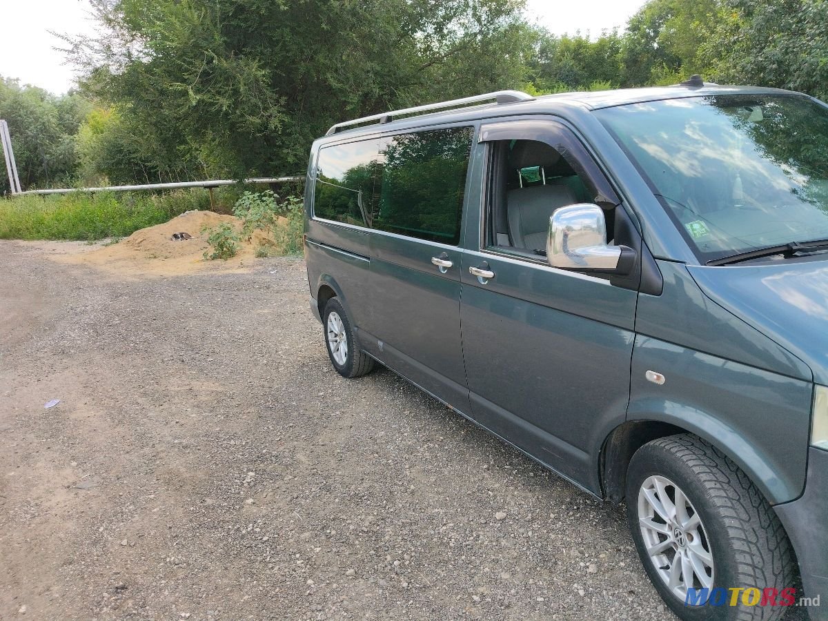 2005' Volkswagen Caravelle photo #4