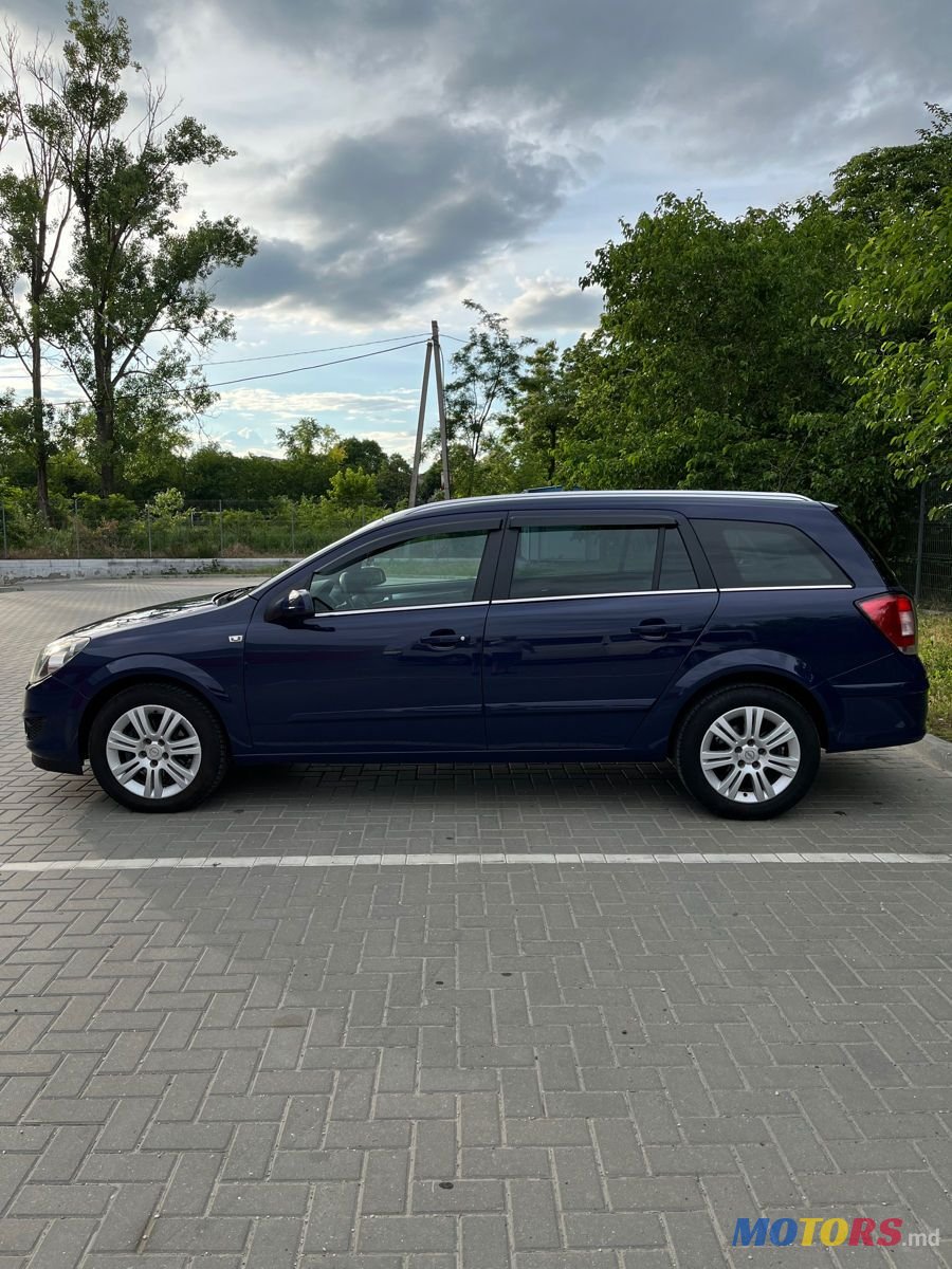 2007' Opel Astra photo #1