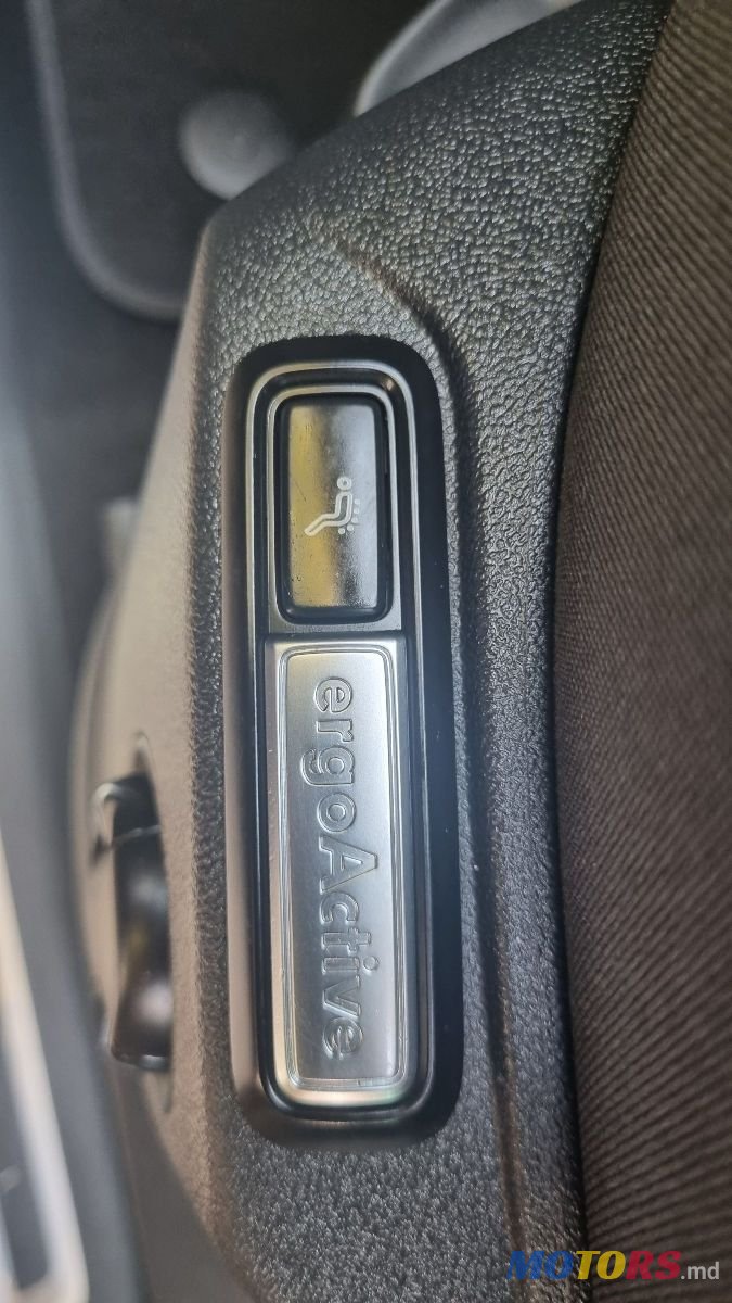 2019' Volkswagen Tiguan photo #3