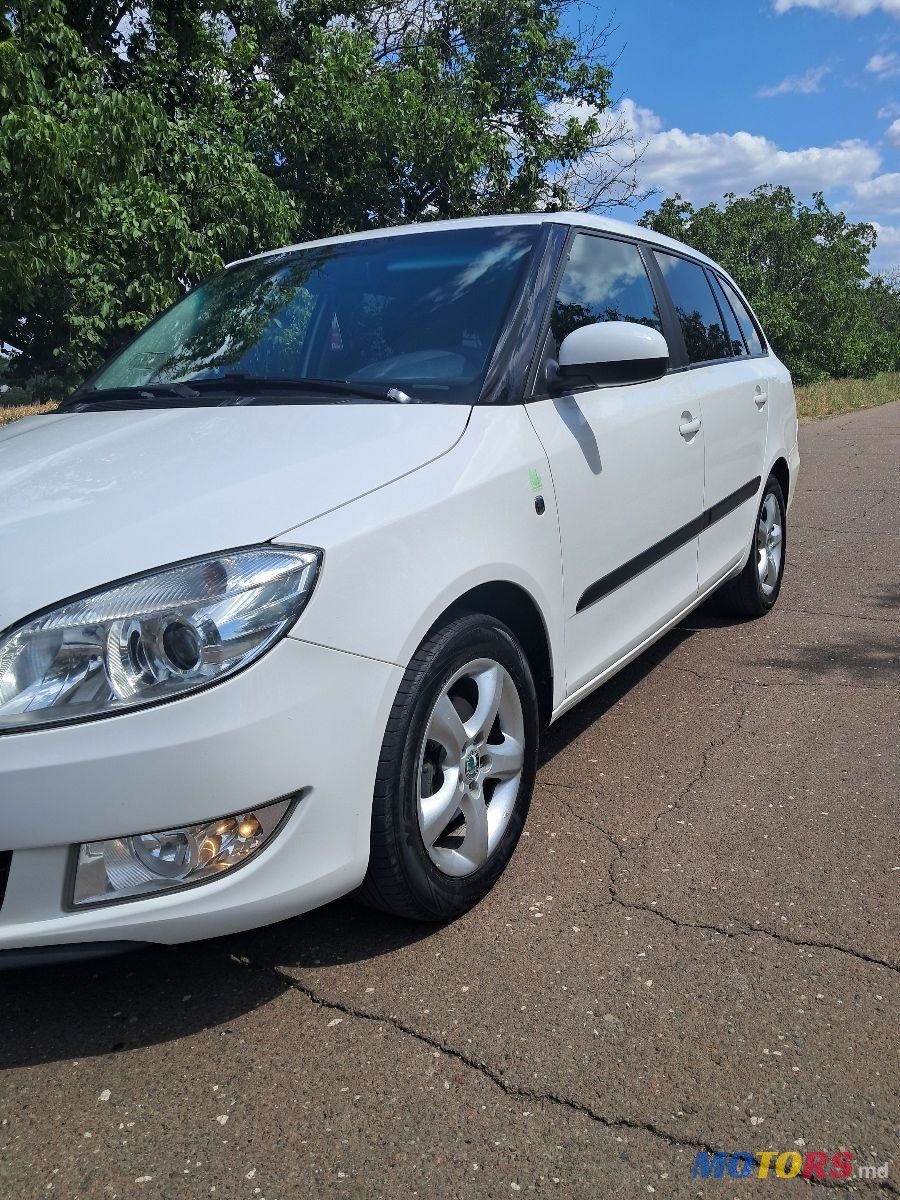2012' Skoda Fabia photo #3
