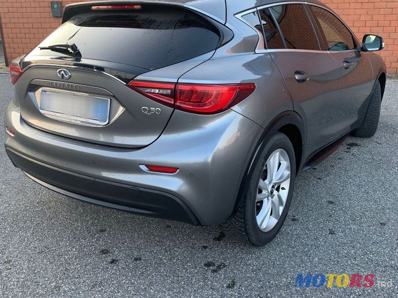 2016' Infiniti QX30 photo #5