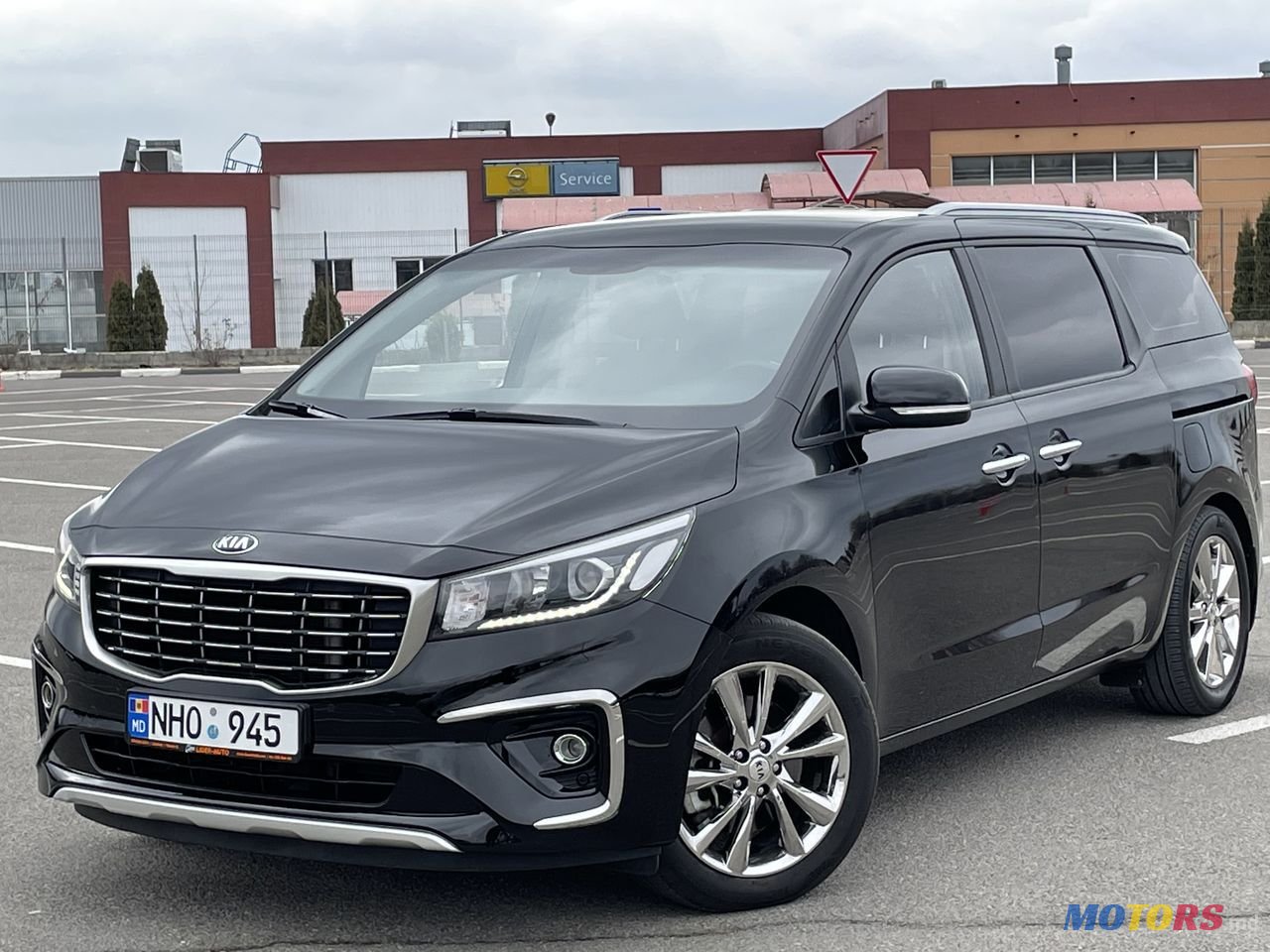 2018' Kia Carnival photo #1