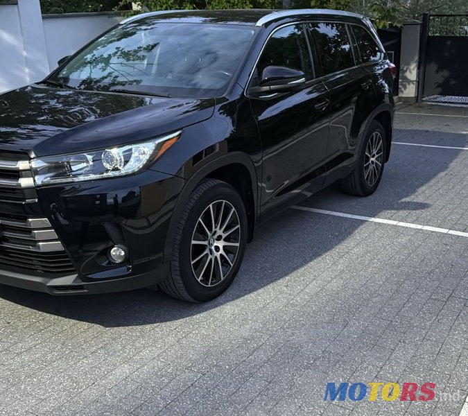 2018' Toyota Highlander photo #2