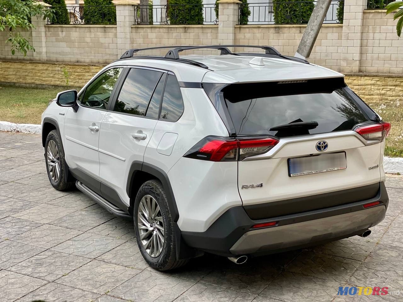 2019' Toyota RAV4 photo #3